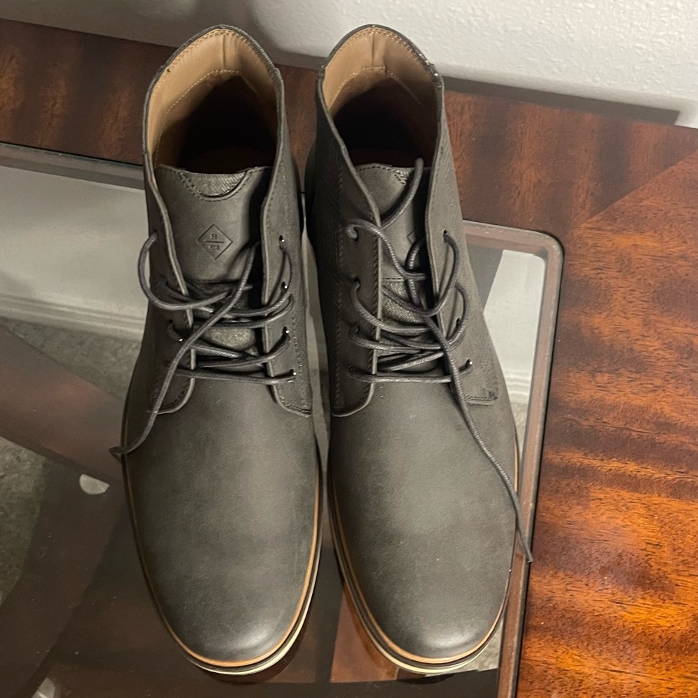 Hawker Rye- Men’s Gray Lace-Up Shoes NWOT Size 12